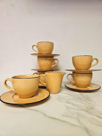 Gele koffieset  beschikbaar voor biedingen