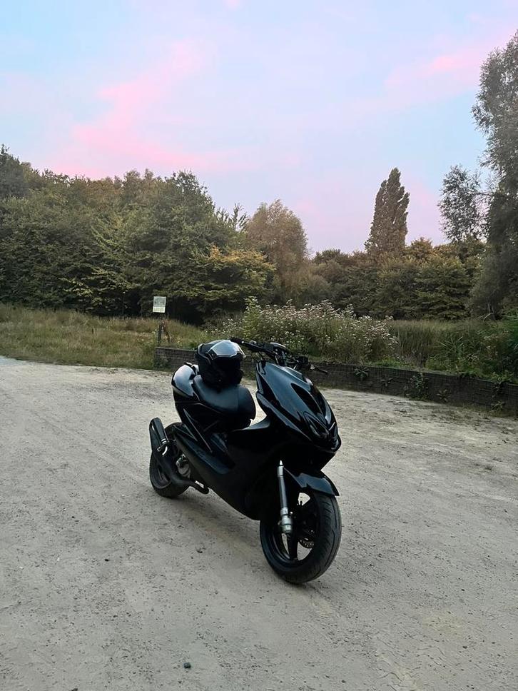 Yamaha Aerox b klasse 50cc, Fietsen en Brommers, Scooters | Yamaha, Zo goed als nieuw, Aerox, Klasse B (45 km/u), Tweetakt, Ophalen of Verzenden