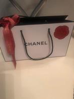 Sac cartonné Chanel pour emballage cadeau , petit, Zo goed als nieuw