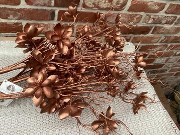 DECO " GOODWILL" 6 SIERLIJKE METALLIC GOUD - BLOEMEN MET TAK beschikbaar voor biedingen