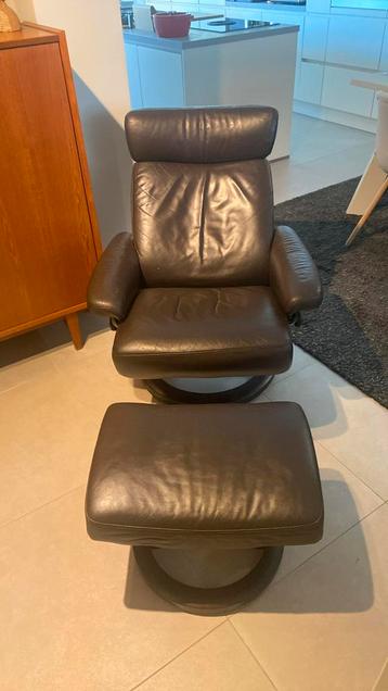 Stressless lederen relaxzetel + poef beschikbaar voor biedingen