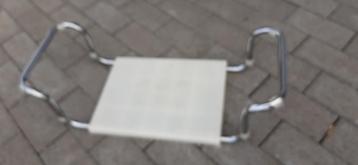 badzitje badtafel badbankje beschikbaar voor biedingen