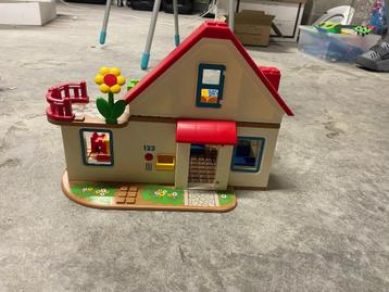 Speelhuis / poppenhuis met meubels – 2 verdiepingen beschikbaar voor biedingen