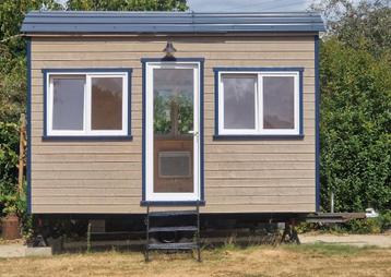 MOET WEG! Houten skelet Tiny House beschikbaar voor biedingen