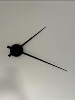 Karlsson wandklok Little Big Time black aluminium minimal, Ophalen, Gebruikt, Analoog, Wandklok