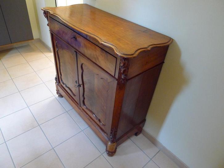 Sierlijk dressoir 19de eeuw. Beau petit buffet ancien, Maison & Meubles, Armoires | Buffets, Utilisé, Avec tiroir(s), Avec porte(s)