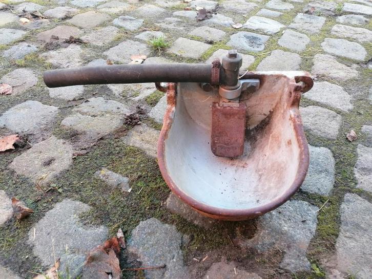 Suevia gietijzeren drinkbak., Tuin en Terras, Vogelhuisjes en Vogelbaden, Ophalen