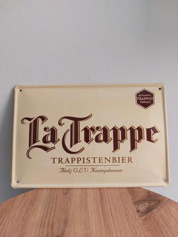 Geëmailleerd reclamebord van "La Trappe" beschikbaar voor biedingen