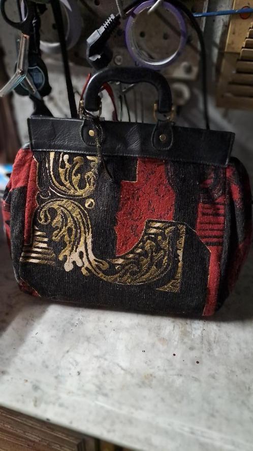 Sac Desigual rouge et noir, Handtassen en Accessoires, Tassen | Damestassen, Gebruikt, Handtas, Rood, Ophalen of Verzenden