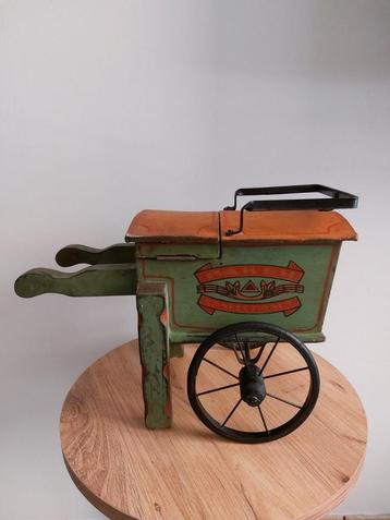 Decoratieve houten broodkar beschikbaar voor biedingen