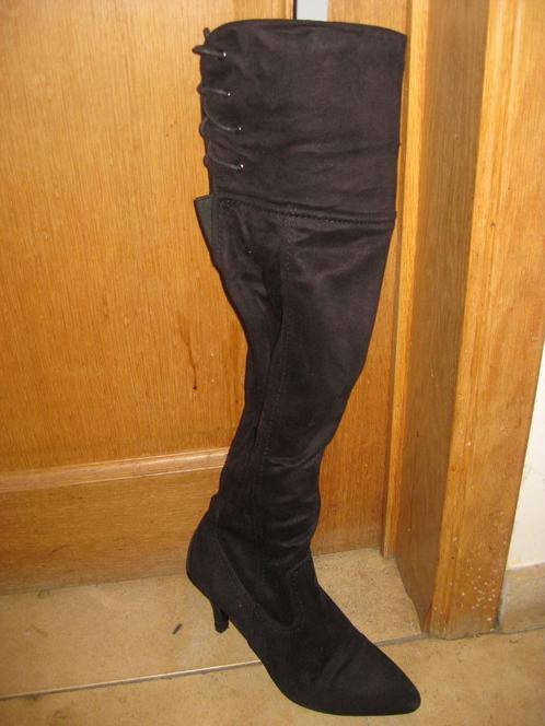 Knie laarzen in zwarte daim - M38, Vêtements | Femmes, Chaussures, Comme neuf, Bottes hautes, Noir, Enlèvement ou Envoi