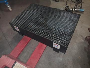 Olie opvangbak beschikbaar voor biedingen