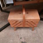 Naaikistje, Enlèvement, Comme neuf