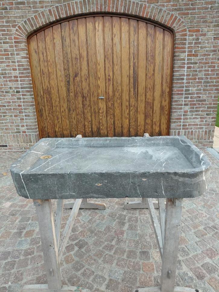 Begin 19de eeuwse gekapte gootsteen in arduin de l'avesnois, Doe-het-zelf en Bouw, Sanitair, Steen, Ophalen