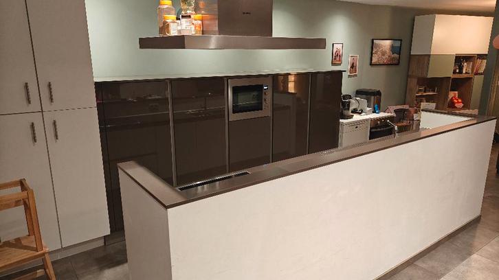 Hoogglans keuken - incl vrijstaande Miele vaatwas en oven, Huis en Inrichting, Keuken | Complete keukens, Gebruikt, Dubbelwandige keuken