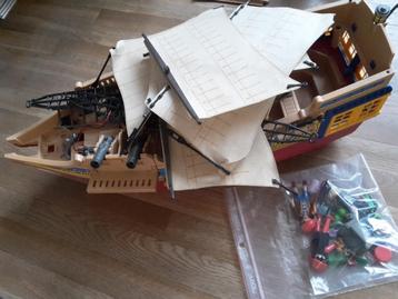 Grote Playmobil Piratenboot (4290) met allerlei toebehoren beschikbaar voor biedingen