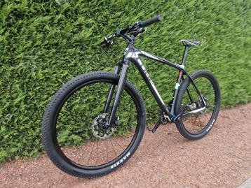 Mountainbike-kubusreactie volledig koolstof  beschikbaar voor biedingen