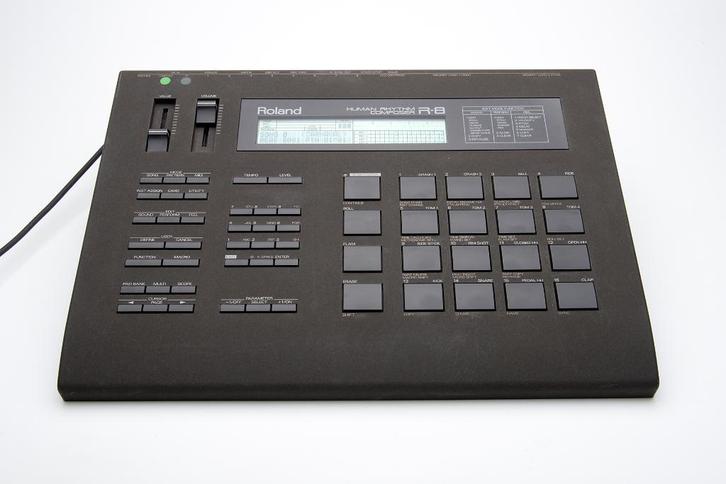 Roland R8 drumcomputer (Human Rhythm Composer) + voeding, Muziek en Instrumenten, Drumcomputers, Zo goed als nieuw, Roland, Ophalen