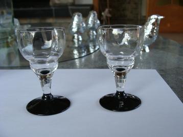 Lot 5 verres à liqueur cristal sur pied verre noir  vintage beschikbaar voor biedingen