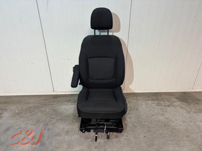 Siège gauche d'un Opel Vivaro, Autos : Pièces & Accessoires, Habitacle & Garnissage, Opel, Utilisé, 3 mois de garantie, Enlèvement ou Envoi