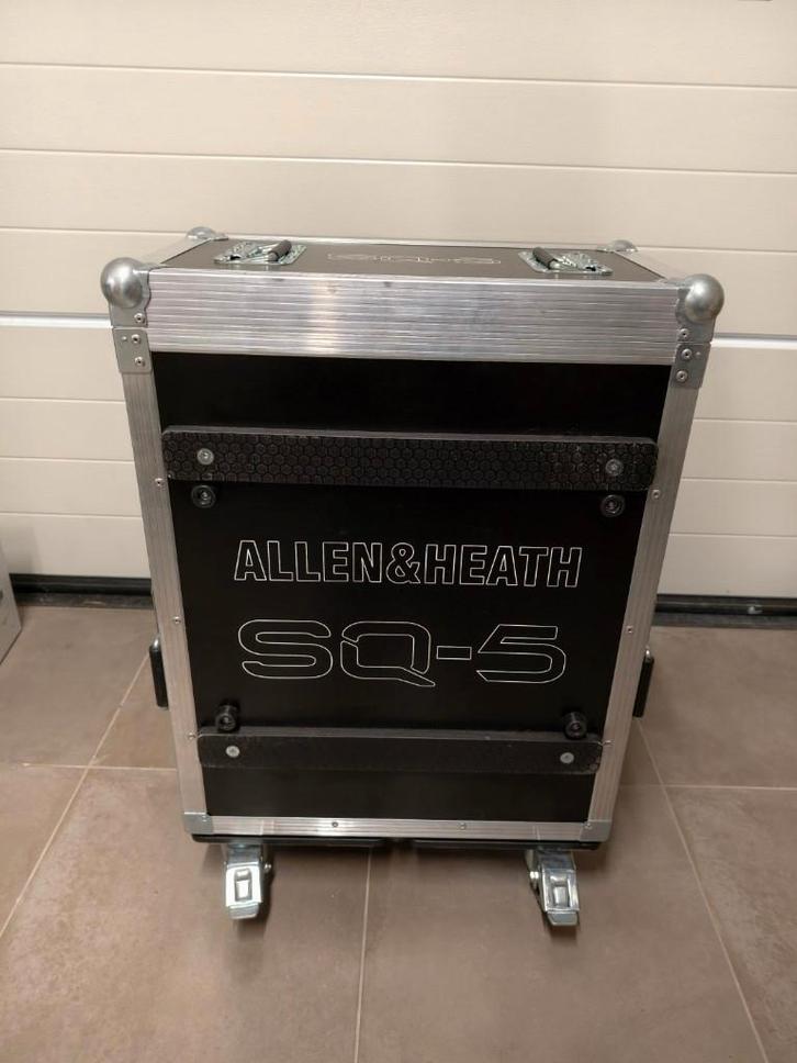 Allen&Heath SQ5 met flightcase en dustcover, Muziek en Instrumenten, Mengpanelen, Zo goed als nieuw, 20 kanalen of meer, Ophalen