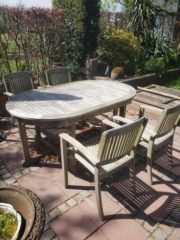 Teak tuintafel uitrekbaar met stoelen beschikbaar voor biedingen