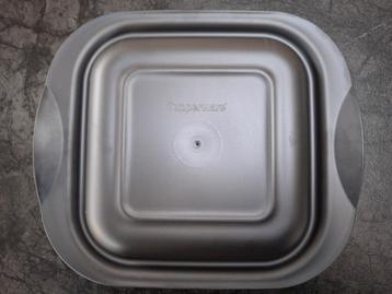 Vends Tupperware Ultrapro 2l carré avec couvercle beschikbaar voor biedingen