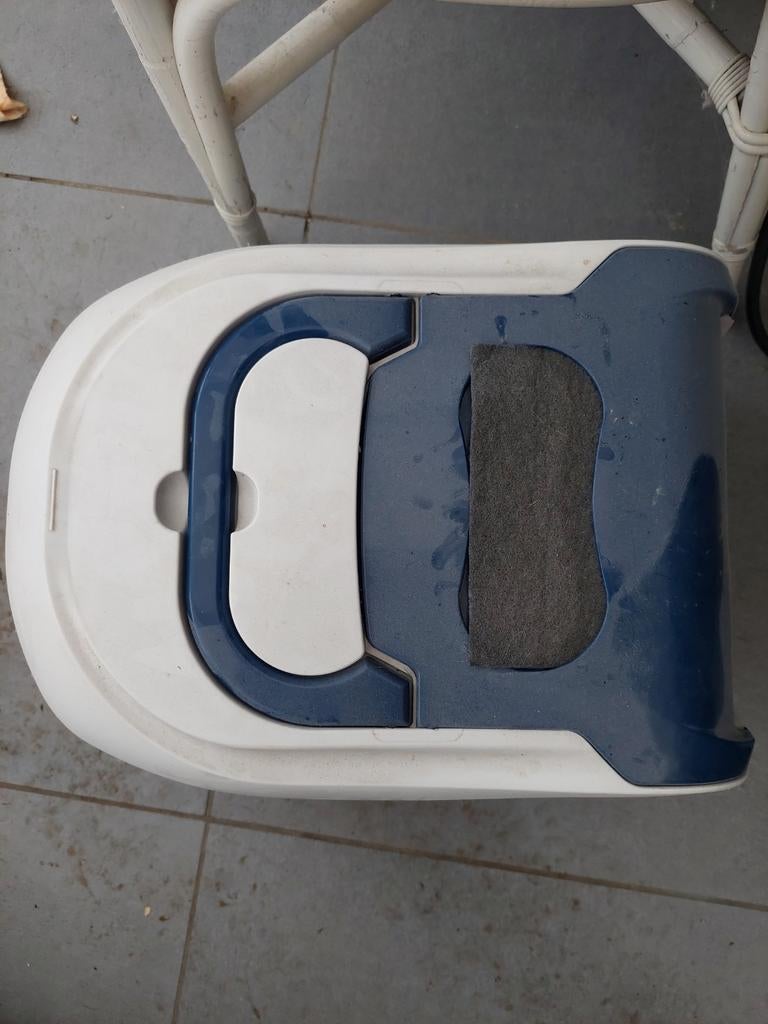 Kattenbak kan uiteen gehaald worden. Met klapdeur en handvat, Ophalen, Zo goed als nieuw