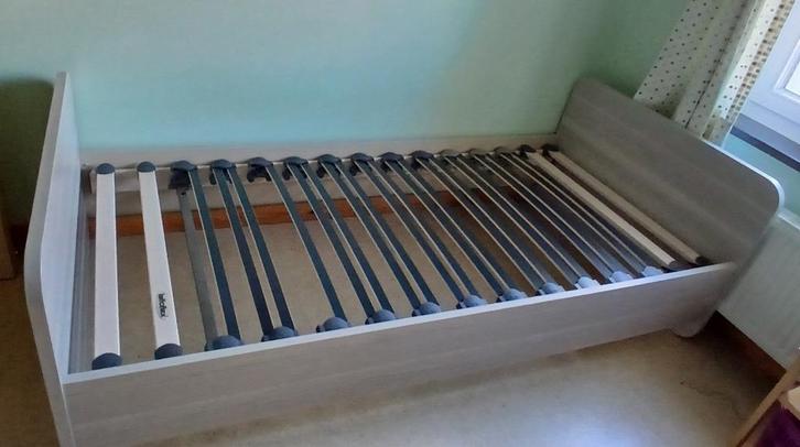 Eén persoons bed + commode kast, Kinderen en Baby's, Kinderkamer | Commodes en Kasten, Gebruikt, Commode, Minder dan 90 cm, 75 tot 100 cm