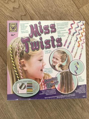 Nieuwe doos nog in folie: Miss Twists (hair twirls maken) beschikbaar voor biedingen