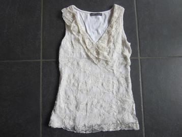 beige topje met bloemen beschikbaar voor biedingen