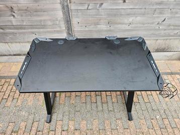 Computertafel/laptoptafel beschikbaar voor biedingen