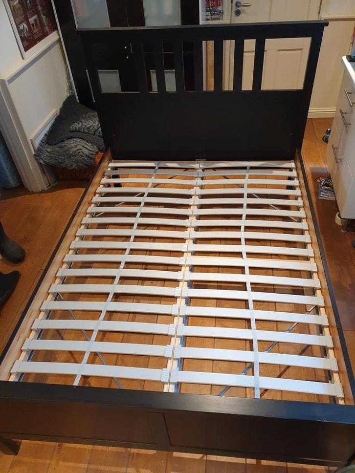 Ikea Hemnes Tweepersoonsbed + Matras (twijfelaar), Huis en Inrichting, Slaapkamer | Bedden, Gebruikt, Tweepersoons, 140 cm, 200 cm