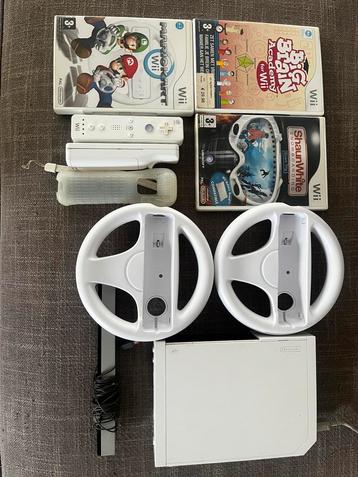 Wii met 2 mariokart stuurtjes en controllers + 3 spelletjes beschikbaar voor biedingen