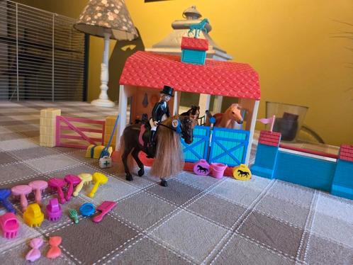 paarden + stalling+ ruiters en toebehoren NIEUW SPOT PRIJS, Kinderen en Baby's, Speelgoed | Poppenhuizen, Gebruikt, Ophalen of Verzenden