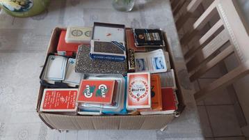 Volle doos speelkaarten te koop  beschikbaar voor biedingen