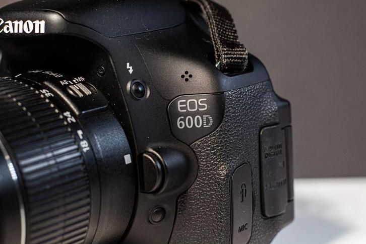 superbe état canon 600D+efs18-55V3+cadeau voir texte, TV, Hi-fi & Vidéo, Appareils photo numériques, Comme neuf, Reflex miroir