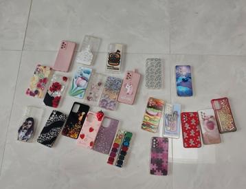 Ensemble de 23 coques diverses, girly beschikbaar voor biedingen