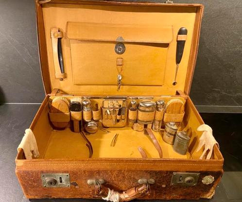 Oude lederen reiskoffer met toiletgerief jaren 1920-1930, Antiek en Kunst, Curiosa en Brocante, Ophalen