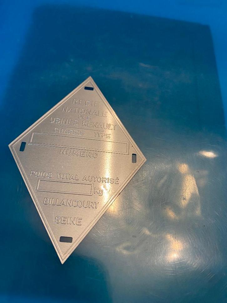 Plaque de châssis vierge pour Renault, Autos : Divers, Modes d'emploi & Notices d'utilisation, Enlèvement ou Envoi