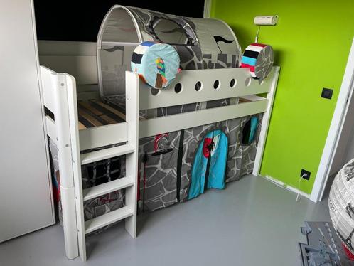 Kinderkamer met hoogslaper, hoge kleerkast en schuivenkast, Kinderen en Baby's, Kinderkamer | Complete kinderkamers, Zo goed als nieuw