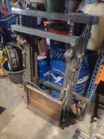 Compacte kleine hefmast knikmops, Ophalen