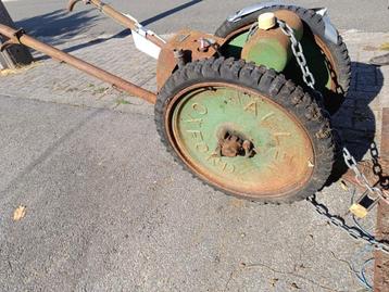 Faucheuse vintage a moteur beschikbaar voor biedingen