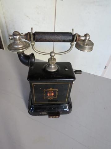 Antiek bakelieten telefoontoestel beschikbaar voor biedingen