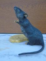 Een rat en zijn gekleurde bronzen koekje, BERGMANN, Ophalen, Brons