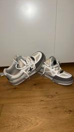 LV skate Wit-grijs, Wit, Ophalen of Verzenden, Zo goed als nieuw, Sneakers
