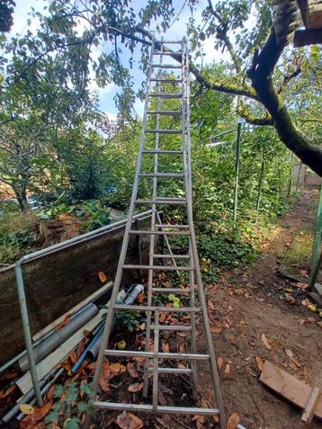 Aluminium ladder van 2 x 15 treden beschikbaar voor biedingen