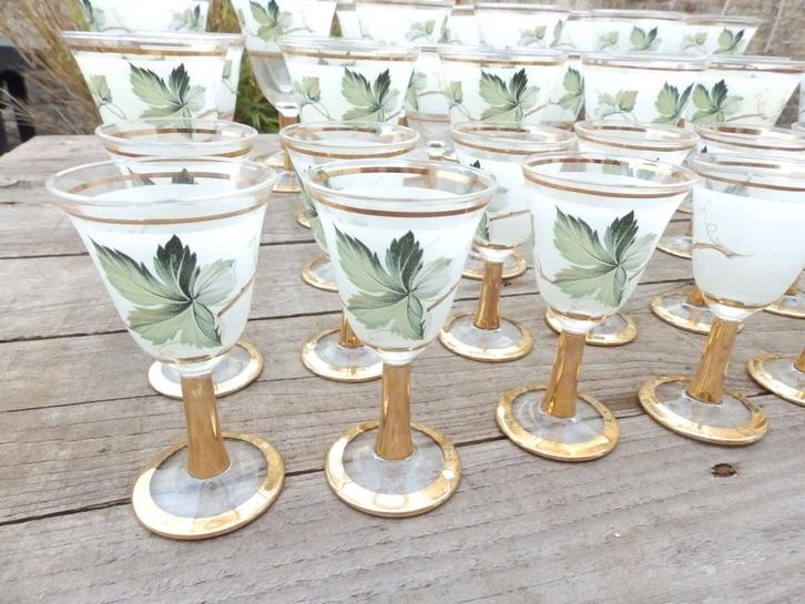 Verrerie VAB Boussu - Ensemble de 36 verres Vintage déco or, Antiquités & Art, Antiquités | Verre & Cristal, Enlèvement