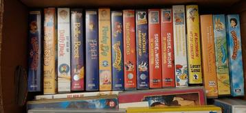 2 boîtes à bananes contenant des vidéos VHS, Enlèvement ou Envoi, Comme neuf