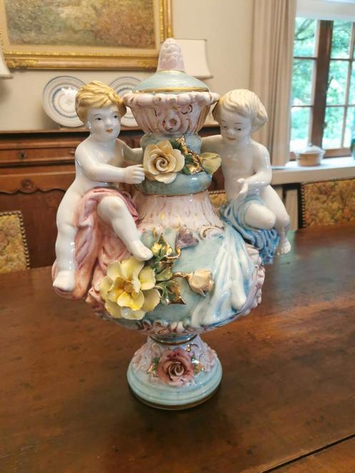 Capodimonte rococo stijl vaas tafelstuk, Antiek en Kunst, Antiek | Porselein, Ophalen